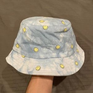 New Smiley Bucket Hat